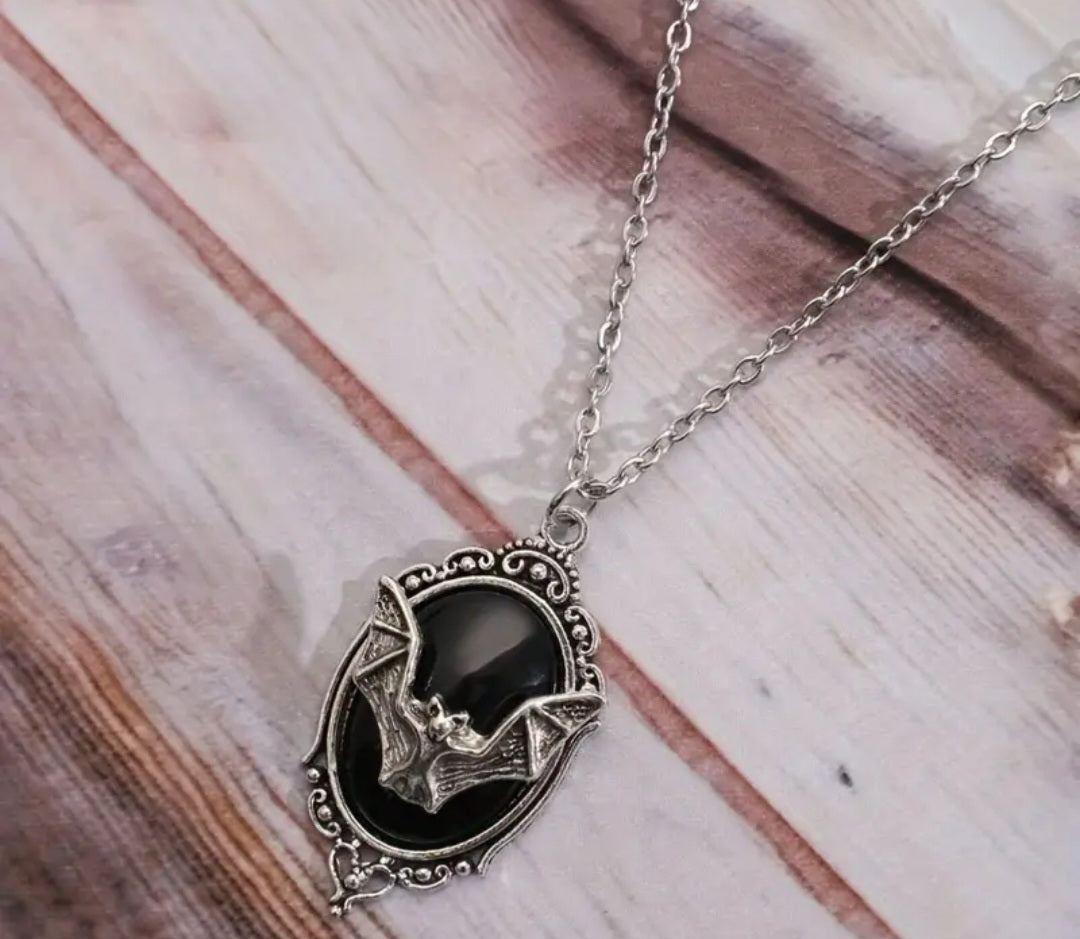 🌟New🌟 3D Bat Cameo Necklace
