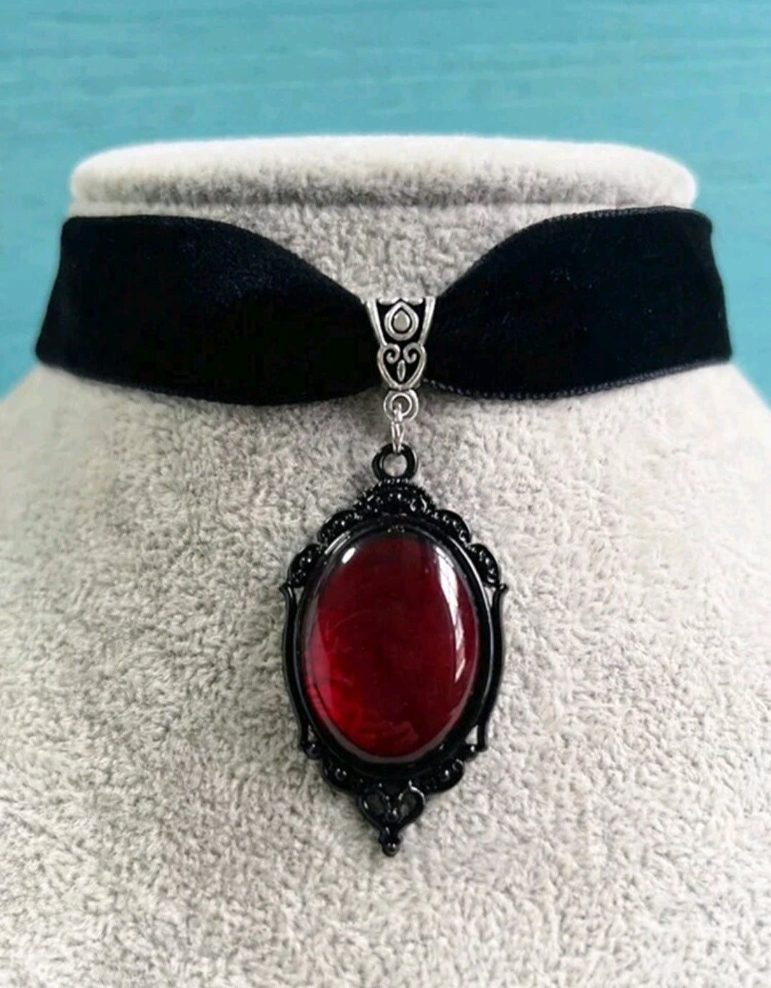 🌟New🌟 Red Gem Cameo Choker Necklace
