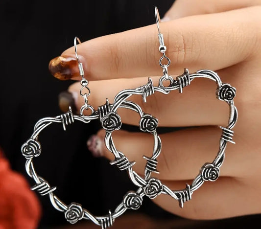 🌟New🌟 Thorn Heart Earrings