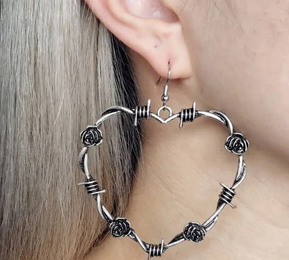 🌟New🌟 Thorn Heart Earrings