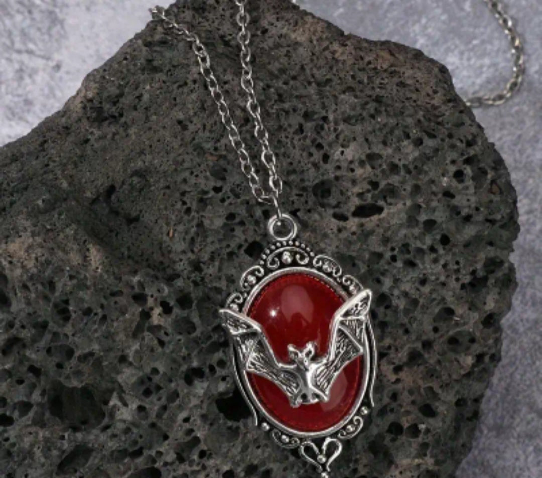 🌟New🌟 3D Bat Cameo Necklace