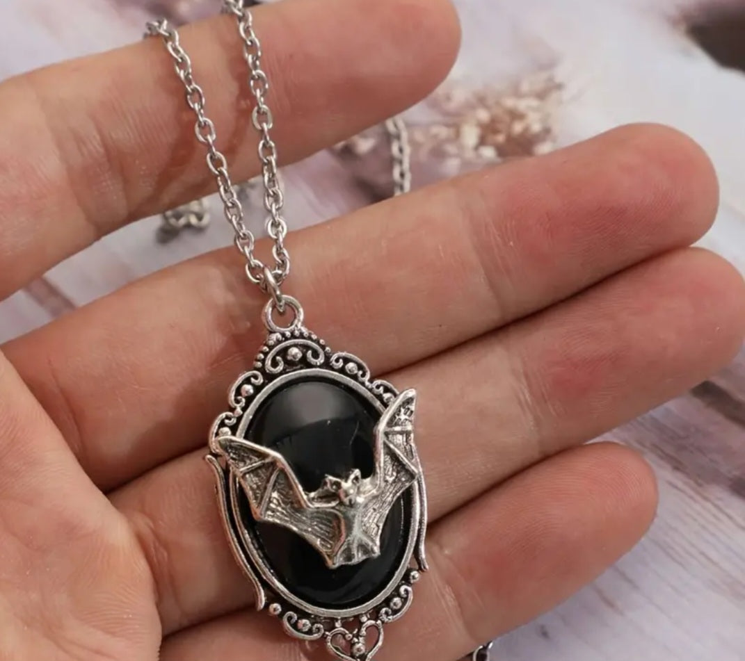 🌟New🌟 3D Bat Cameo Necklace