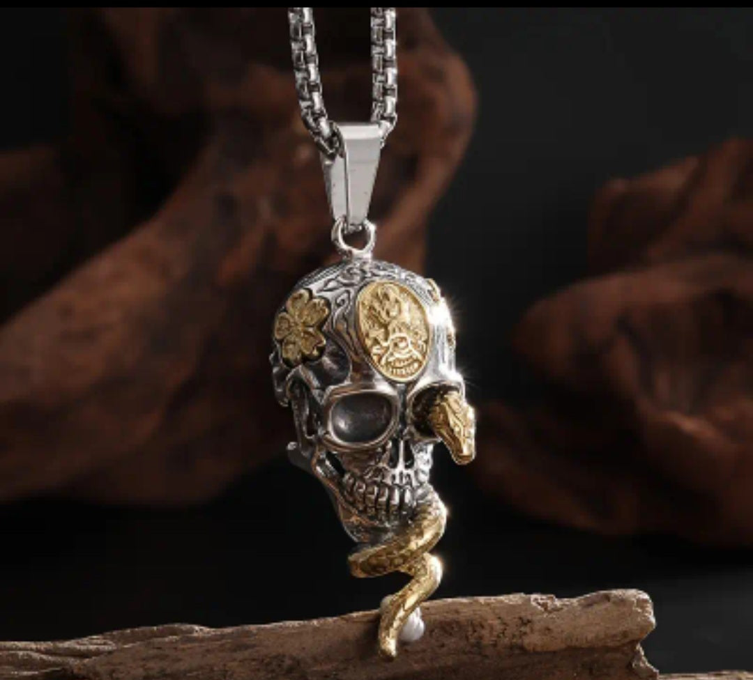 🌟New🌟 Skull Snake Necklace